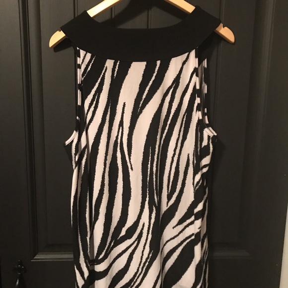 Apostrophe Zebra Print Top - Picture 4 of 6